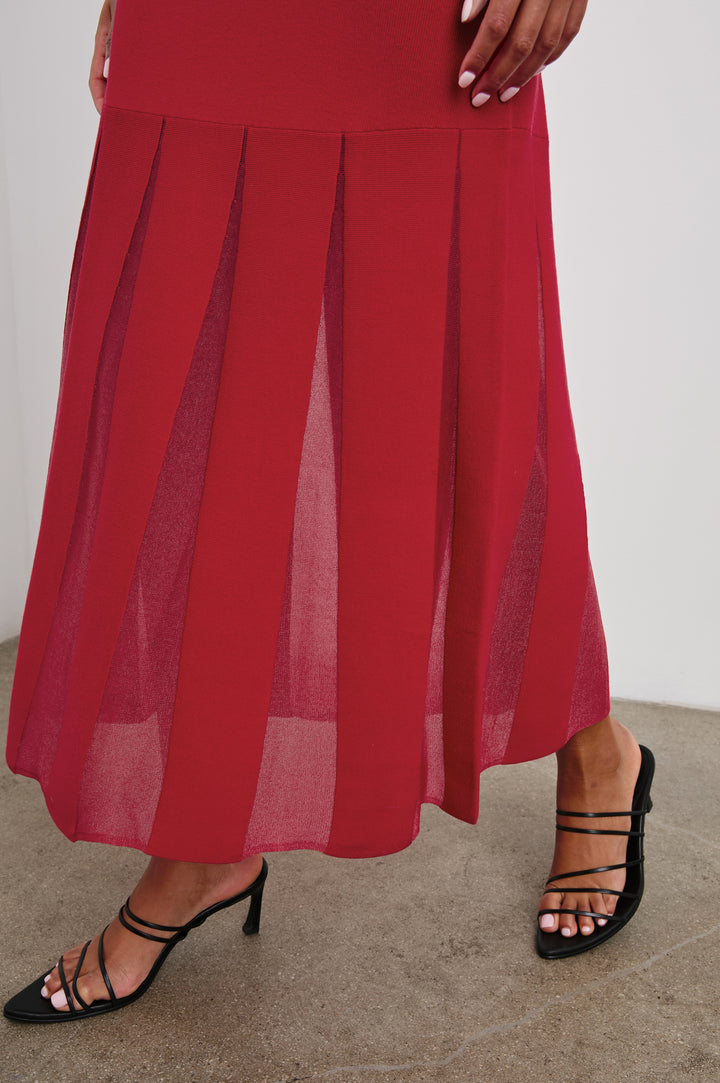 ALESSIA-SCARLET-HEM DETAIL