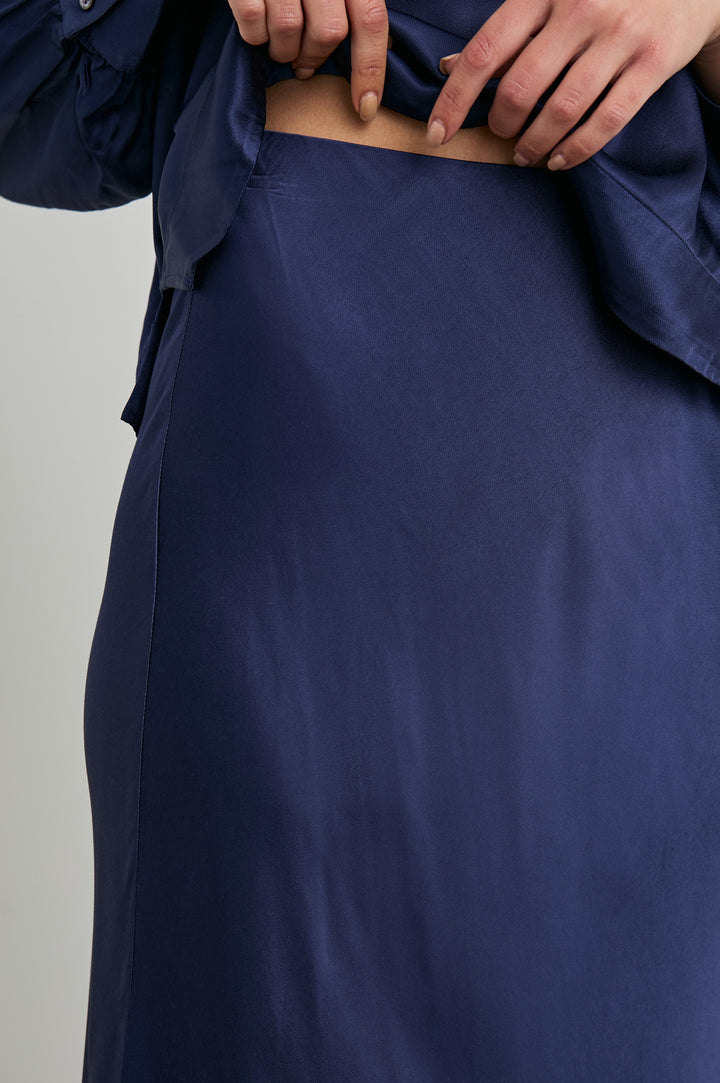 ANYA-NAVY-DETAIL