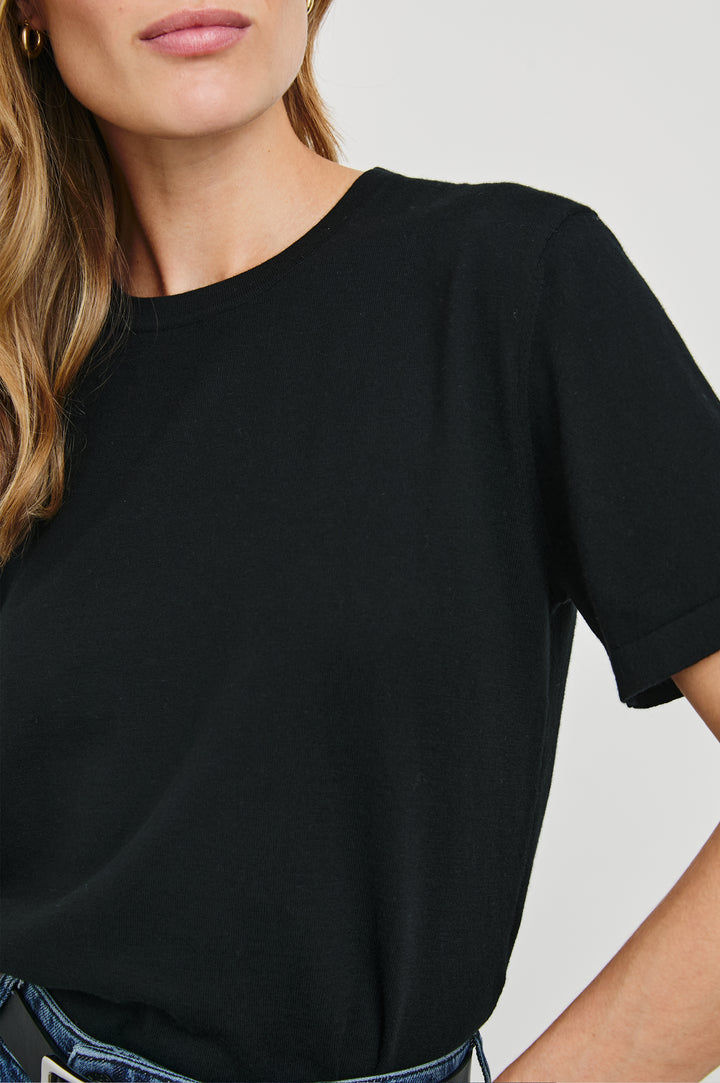 COTTON-CASHMERE-SHORT-SLEEVE-TEE-BLACK-DETAIL