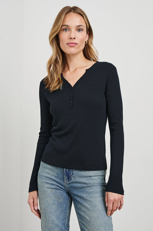 ESSENTIAL-HENLEY-BLACK-FRONT