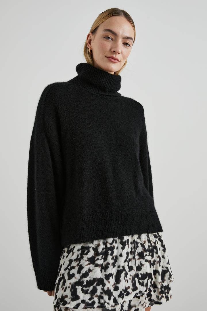 ESTELLE SWEATER BLACK - FRONT