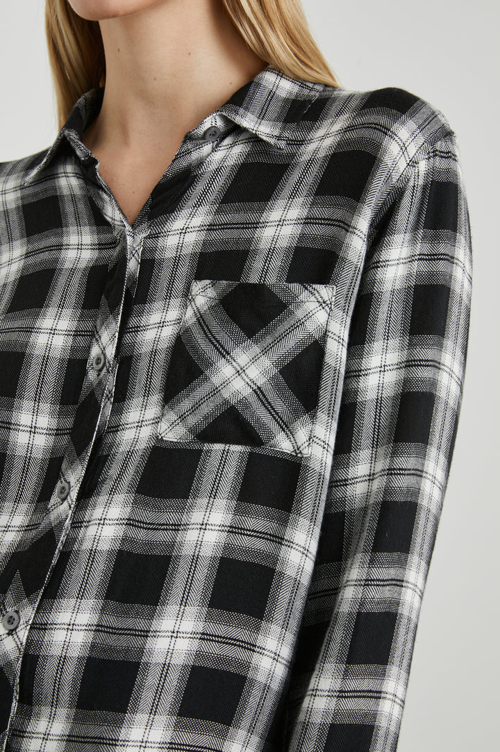 HUNTER SHIRT MIDNIGHT SNOW - DETAIL