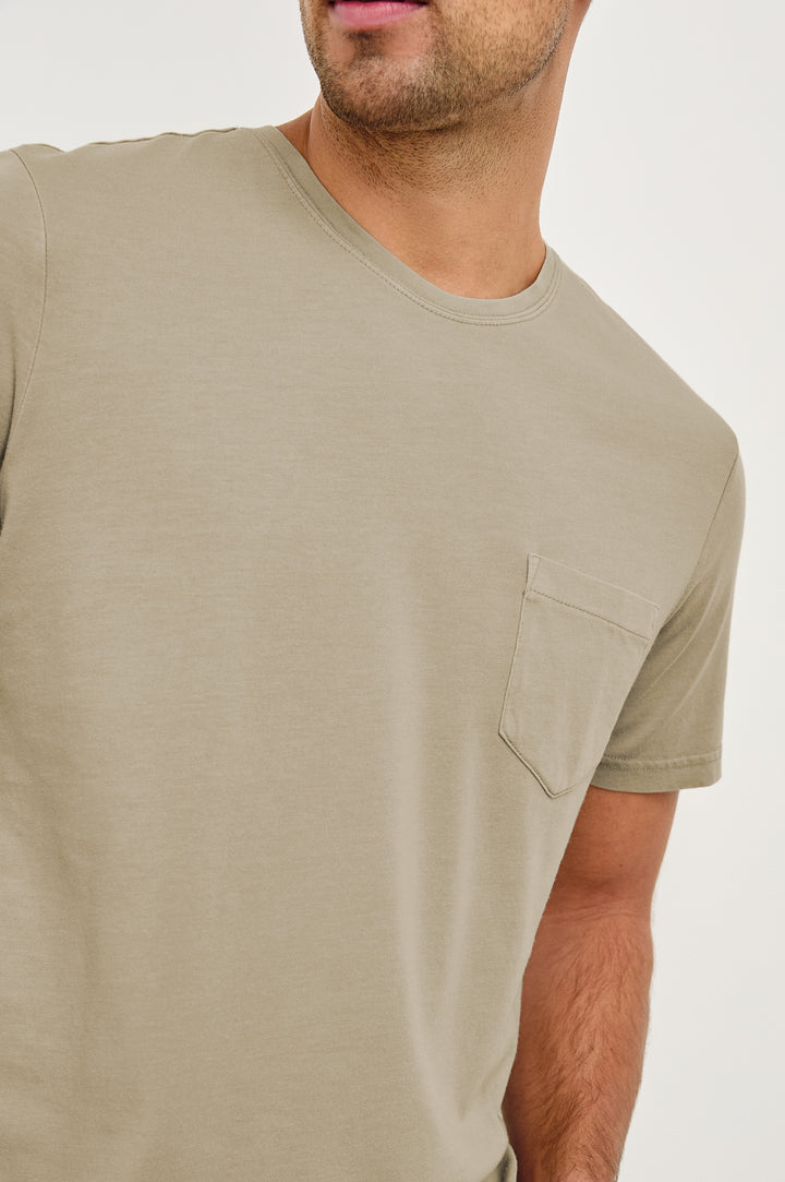 Johnny cotton jersey t-shirt with front chest pocket in Desert Sand - close up of details