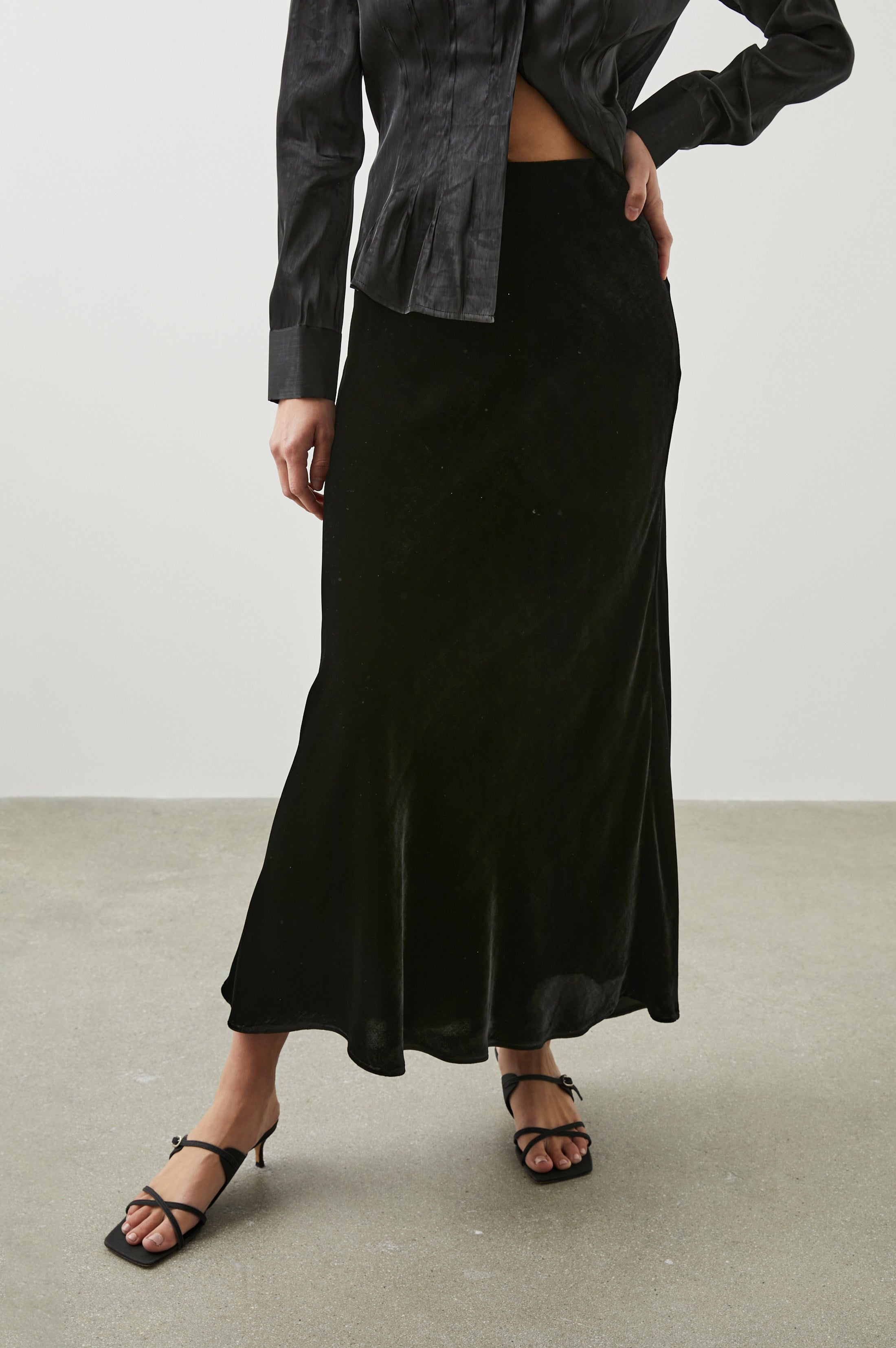 Whistles black 2024 velvet skirt