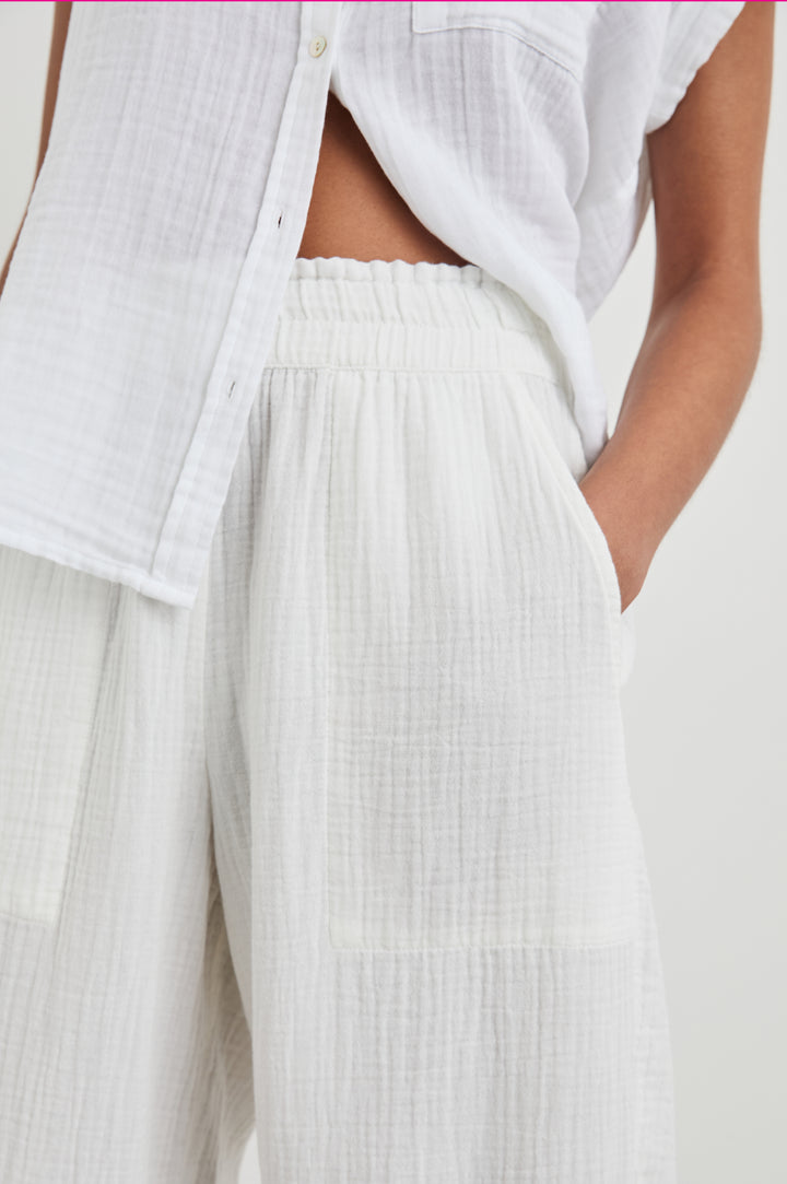 Leon Cotton Gauze Pant With Hemline Slit And Elastic Waist In Colorway White - close up of details on model