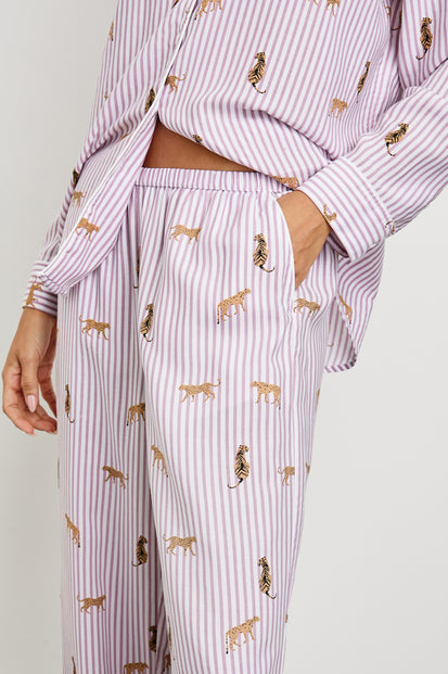 LUNA-PAJAMA-SET-ROSE-STRIPE-CATS-DETAIL