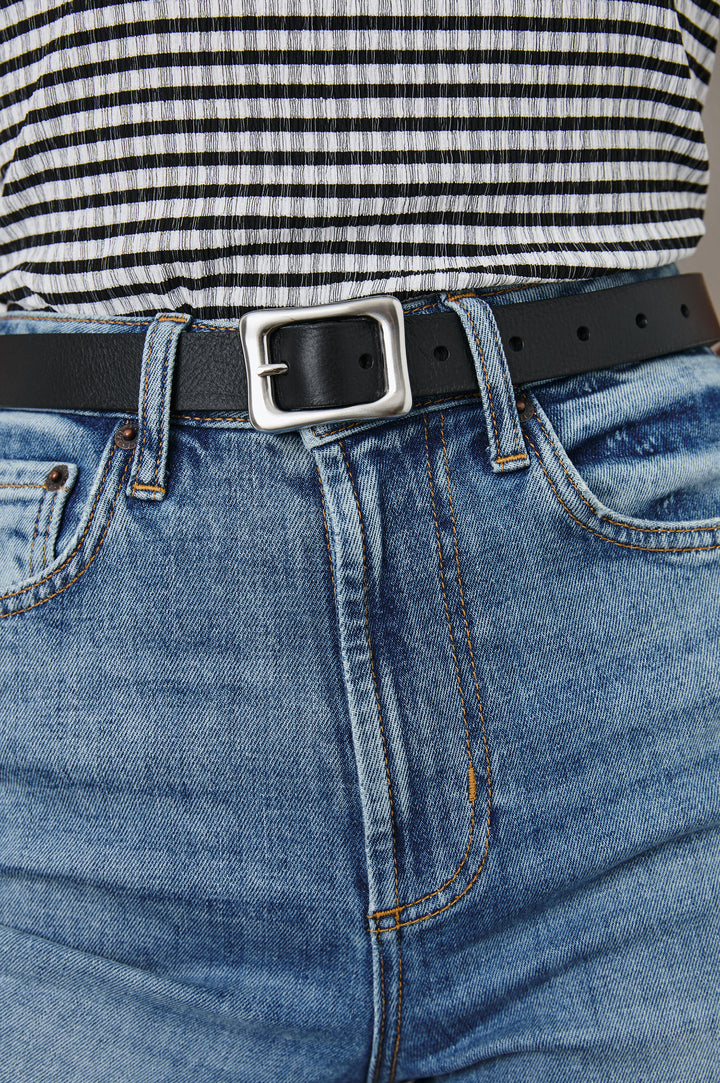 REMI-BELT-BLACK-SILVER-DETAIL