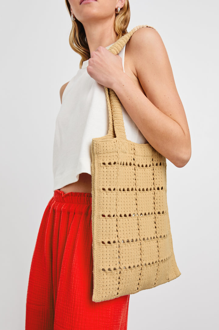 THE-CROCHET-TOTE-RATTAN-FRONT