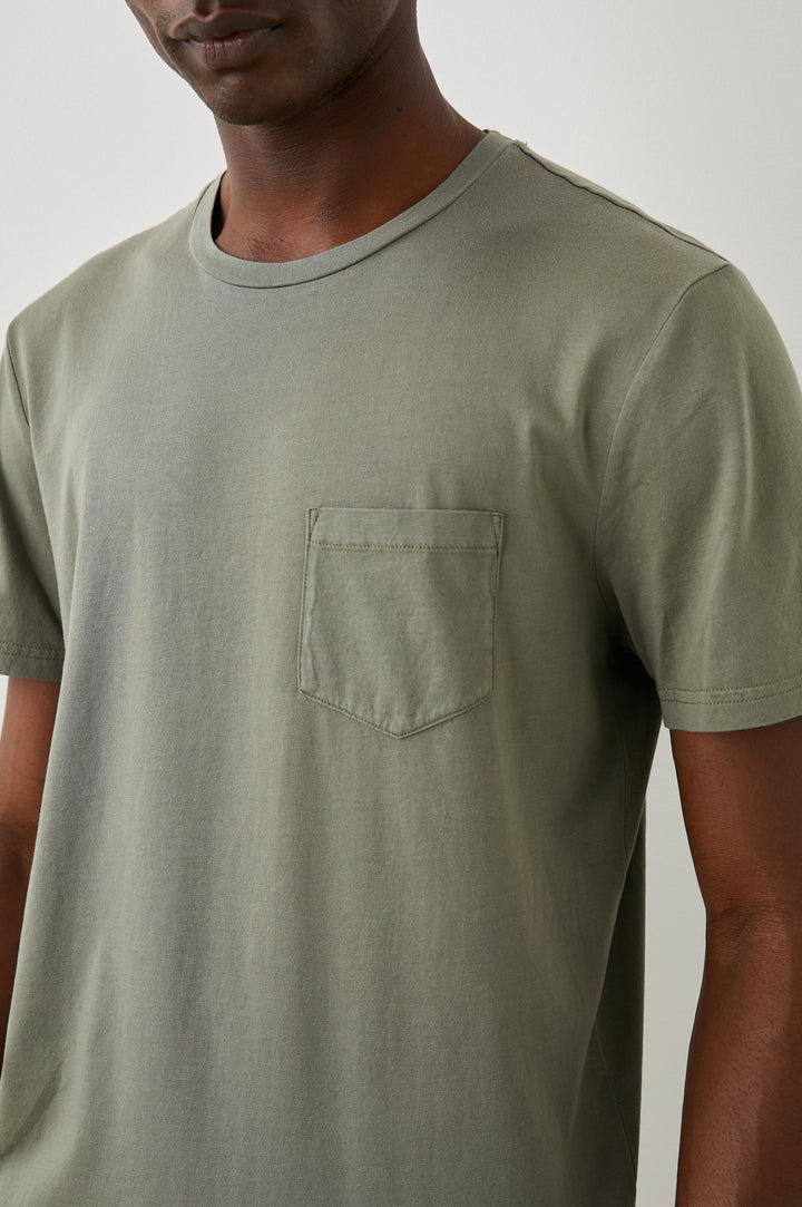 JOHNNY OLIVE T-SHIRT - DETAIL