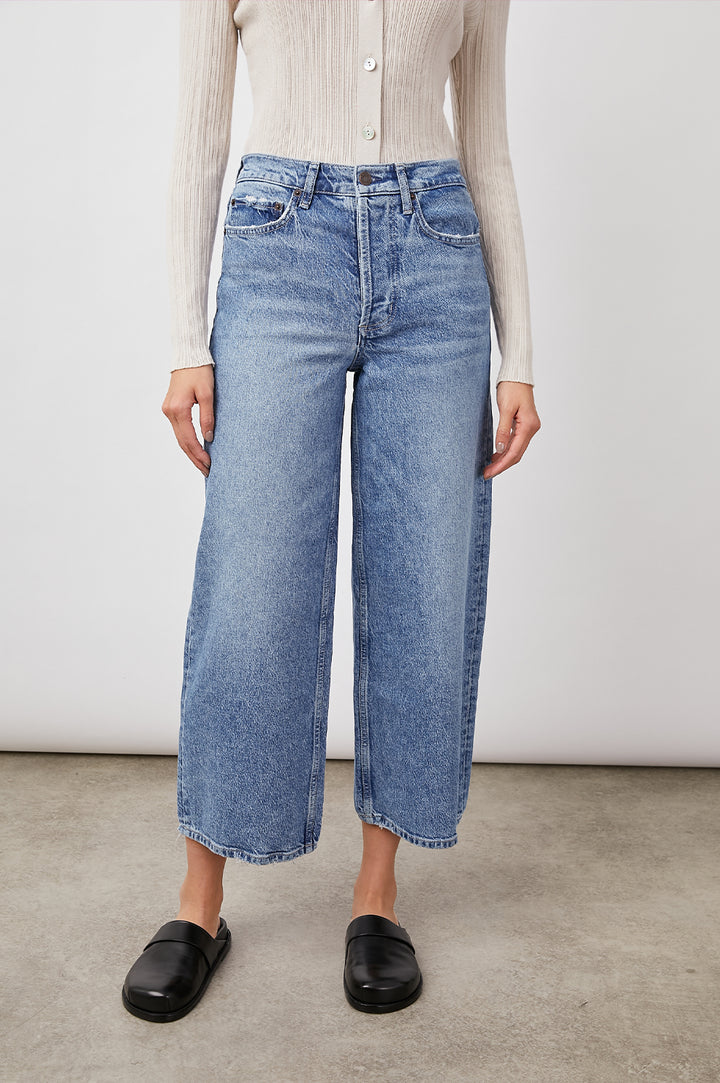 THE GETTY CROP GERANIUM DENIM- FRONT